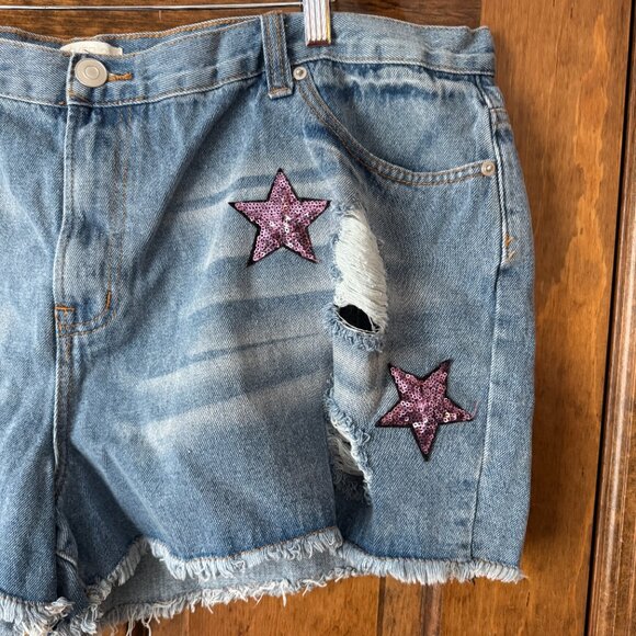 Forever 21+ Light Rinse Distressed Shorts w/Pink Sequined Stars Size 18 - Picture 3 of 10